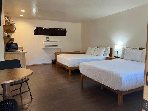 TimberLodge Inn - image 8