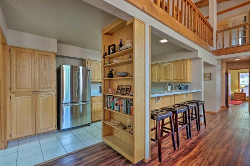 Luxe Pinetop Townhome with Deck Less Than 1mi to Golf Course! - image 4