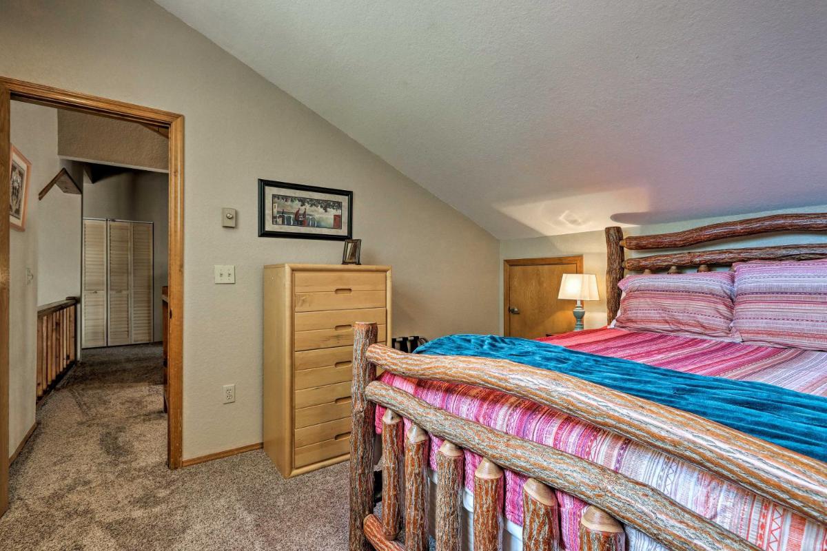 Luxe Pinetop Townhome with Deck Less Than 1mi to Golf Course! - image 5