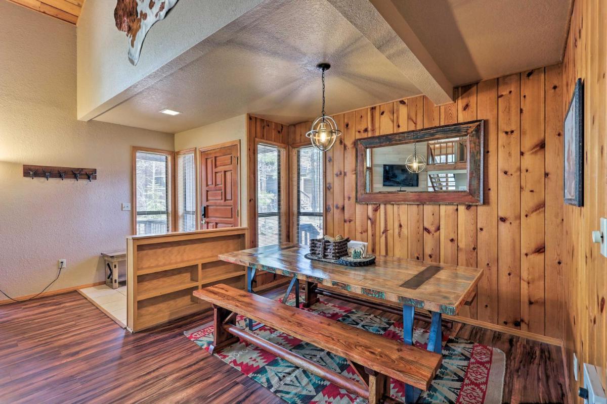 Luxe Pinetop Townhome with Deck Less Than 1mi to Golf Course! - image 7