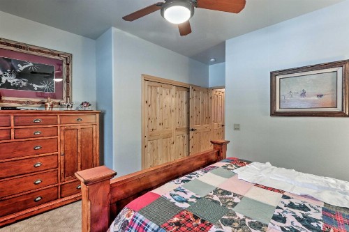 Lavish Cabin with Deck Less Than 3 Mi to Pinetop Country Club - image 6