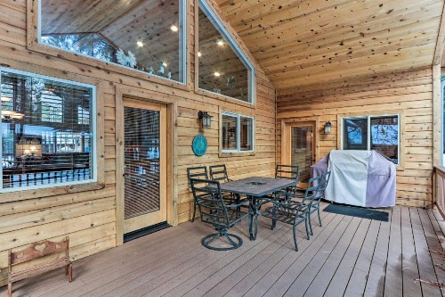 Lavish Cabin with Deck Less Than 3 Mi to Pinetop Country Club - image 9