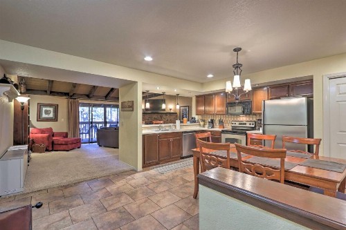 Pinetop Condo with Balcony Less Than 30 Mi to Sunrise Ski! - image 10