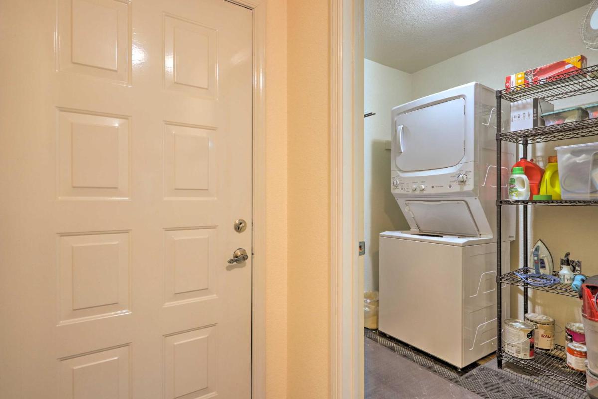 Pinetop Condo with Balcony Less Than 30 Mi to Sunrise Ski! - image 4