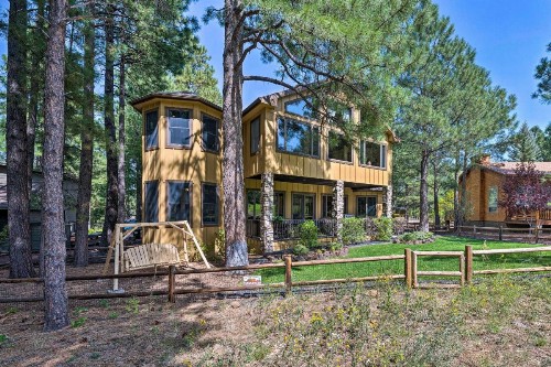 Lavish Pinetop Paradise with Central Location! - image 3