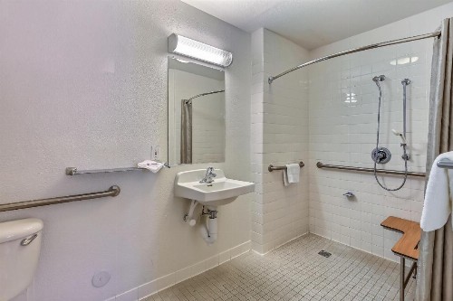 Motel 6-Pinole CA - image 17