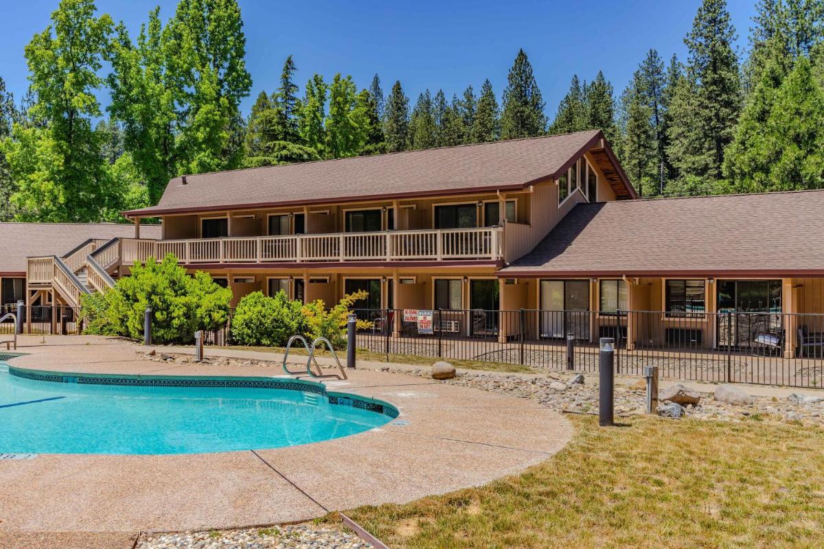 Pioneer Inn & Suites