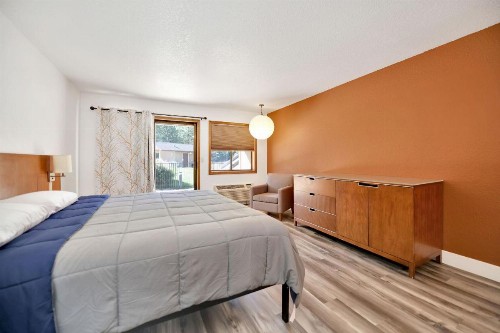 Pioneer Inn & Suites - image 13