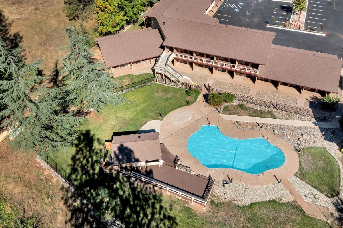 Pioneer Inn & Suites - image 2
