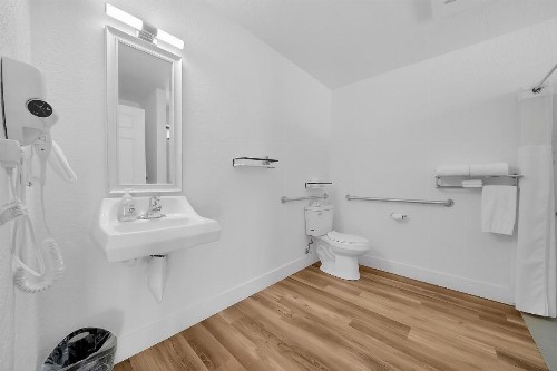 Pioneer Inn & Suites - image 20