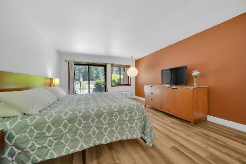 Pioneer Inn & Suites - image 24