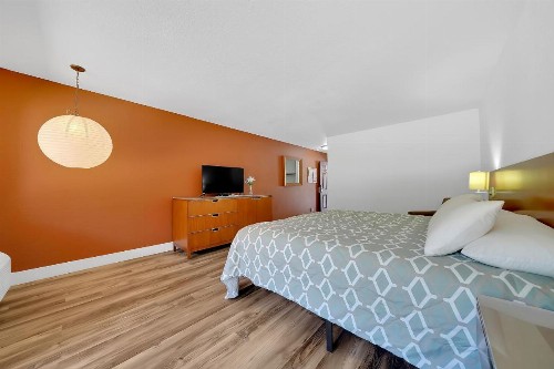 Pioneer Inn & Suites - image 25