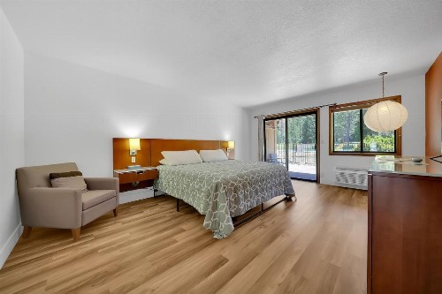 Pioneer Inn & Suites - image 26