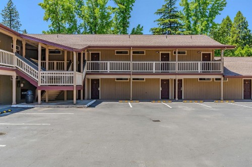 Pioneer Inn & Suites - image 32