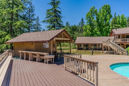 Pioneer Inn & Suites - image 34