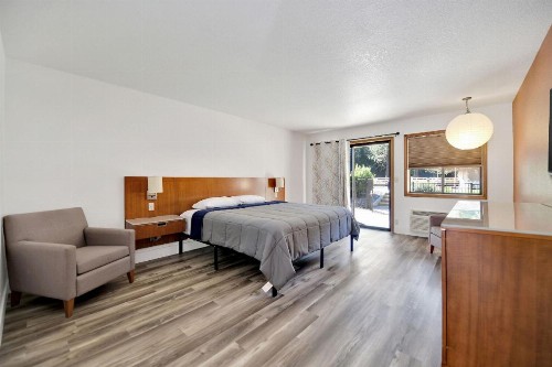 Pioneer Inn & Suites - image 38