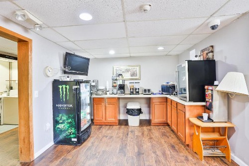 Americas Best Value Inn Pipestone - image 10