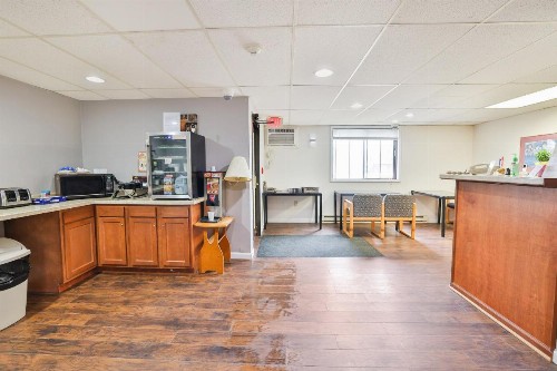 Americas Best Value Inn Pipestone - image 11