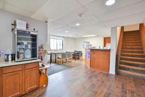 Americas Best Value Inn Pipestone - image 13