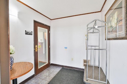 Americas Best Value Inn Pipestone - image 18