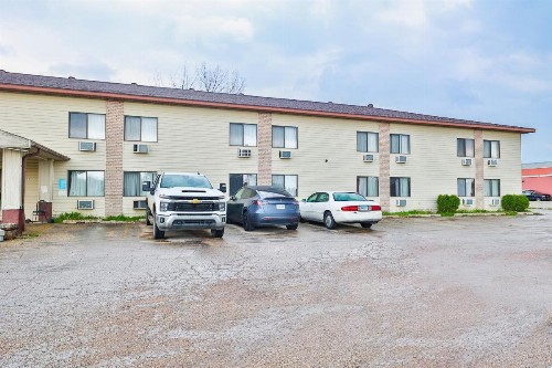 Americas Best Value Inn Pipestone - image 20