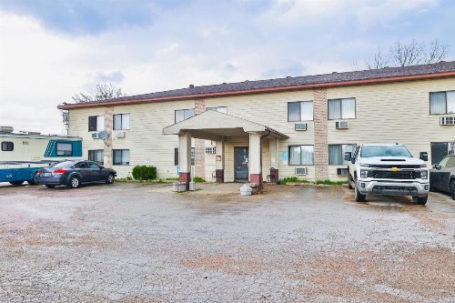 Americas Best Value Inn Pipestone - image 21