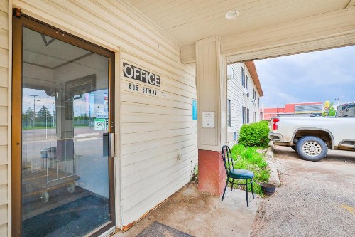 Americas Best Value Inn Pipestone - image 3
