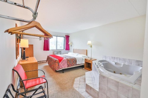 Americas Best Value Inn Pipestone - image 33