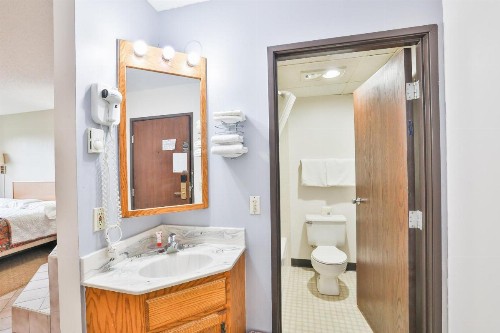 Americas Best Value Inn Pipestone - image 39