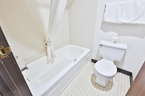 Americas Best Value Inn Pipestone - image 41