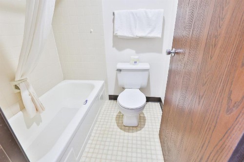 Americas Best Value Inn Pipestone - image 42