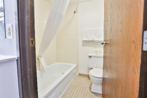 Americas Best Value Inn Pipestone - image 48