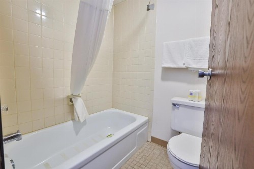 Americas Best Value Inn Pipestone - image 49