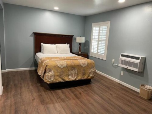 Blue Seal Inn - image 20