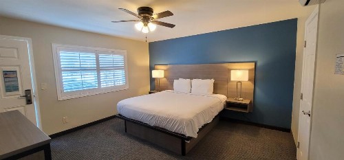Beachwalker Inn & Suites - image 11