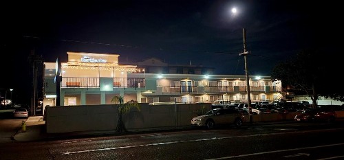 Beachwalker Inn & Suites - image 12