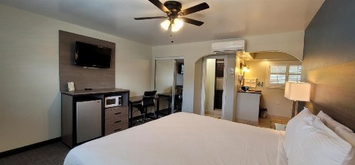 Beachwalker Inn & Suites - image 13