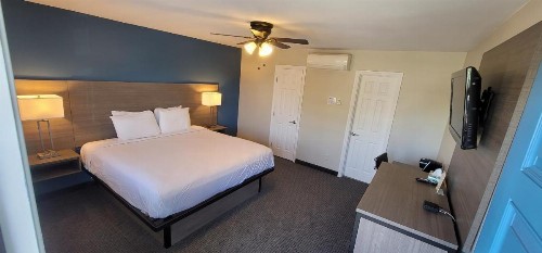Beachwalker Inn & Suites - image 15
