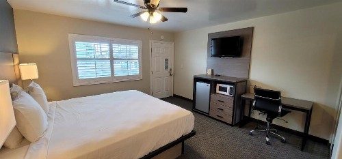 Beachwalker Inn & Suites - image 20