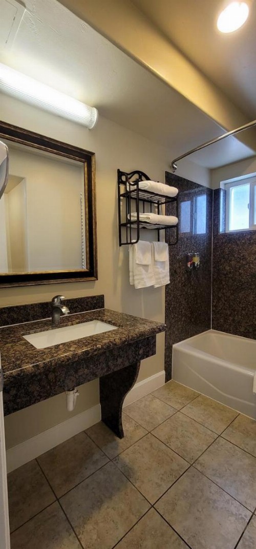 Beachwalker Inn & Suites - image 25