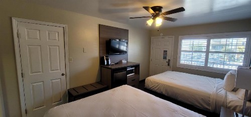 Beachwalker Inn & Suites - image 26