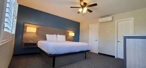 Beachwalker Inn & Suites - image 29