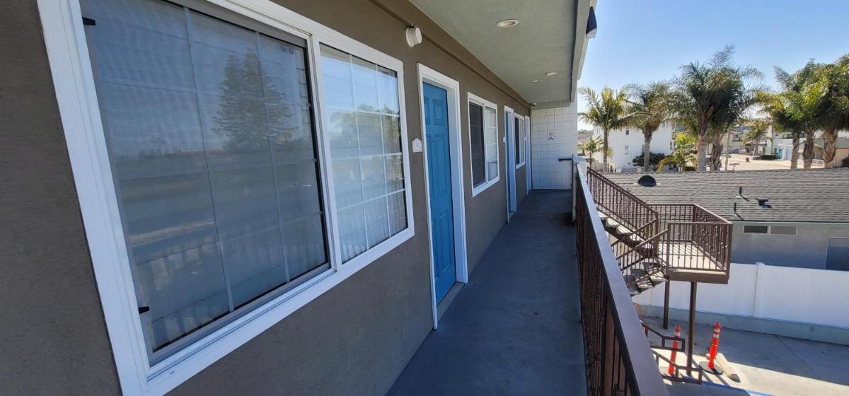 Beachwalker Inn & Suites - image 3