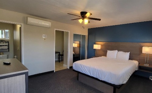 Beachwalker Inn & Suites - image 4