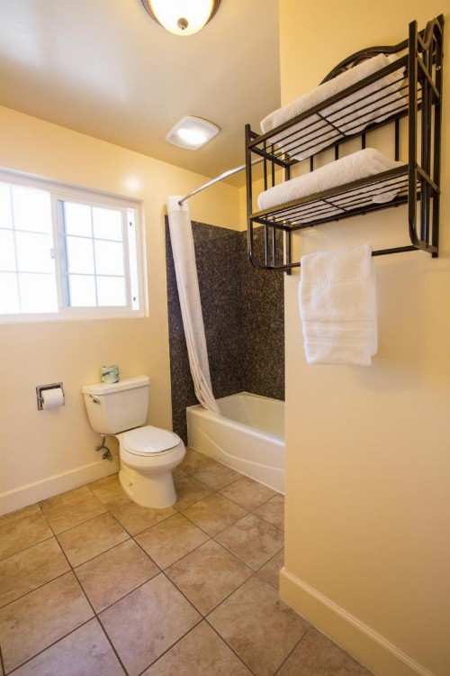Beachwalker Inn & Suites - image 40