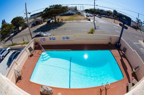 Beachwalker Inn & Suites - image 44