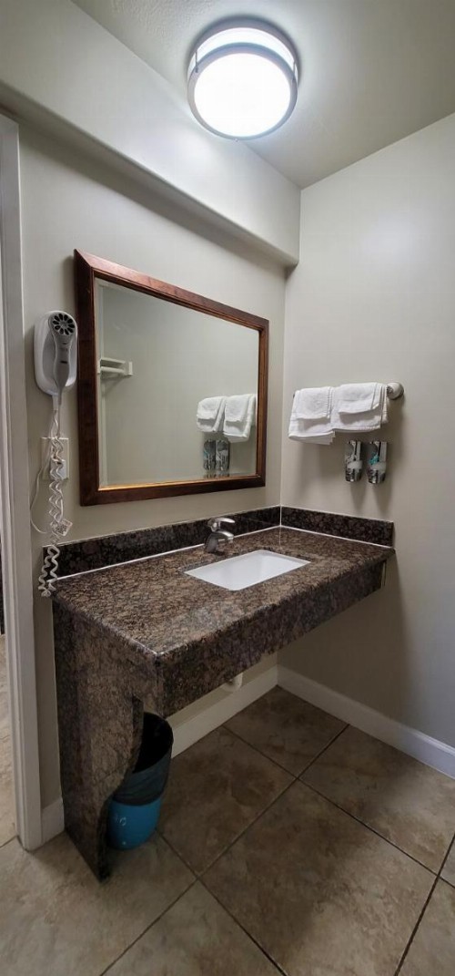 Beachwalker Inn & Suites - image 45