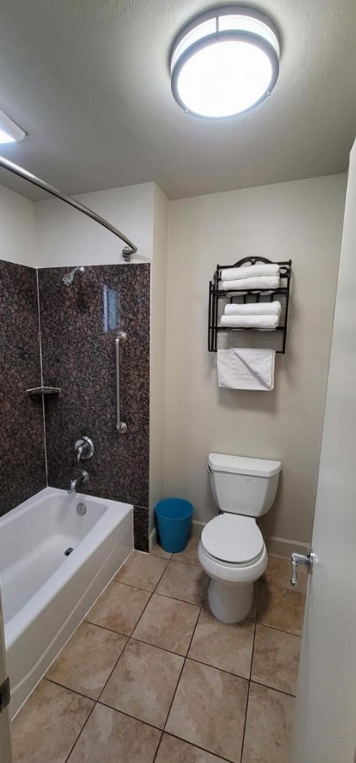 Beachwalker Inn & Suites - image 49