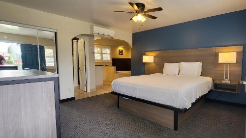 Beachwalker Inn & Suites - image 6
