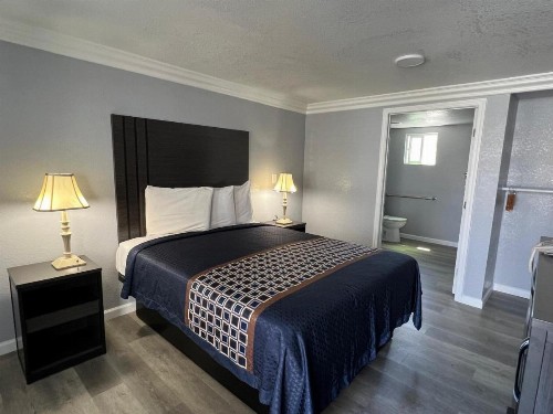 Sea Garden Motel - image 15